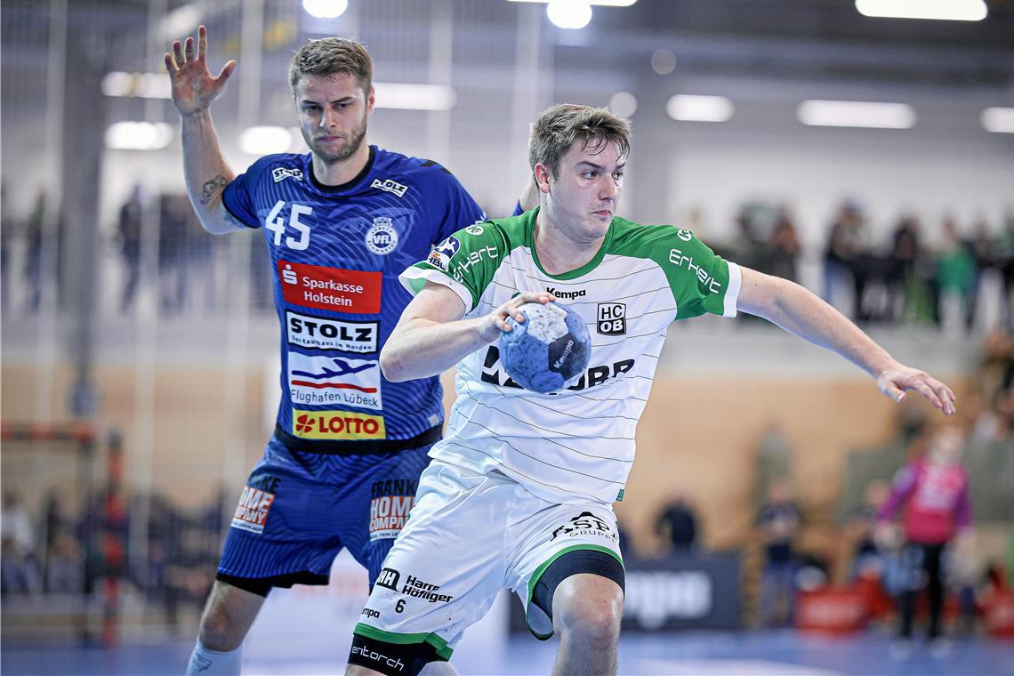 Timm Buck (rechts) und die HCOB-Handballer hoffen, die Gegner oft genug stehen lassen zu können. Archivfoto: Alexander Becher