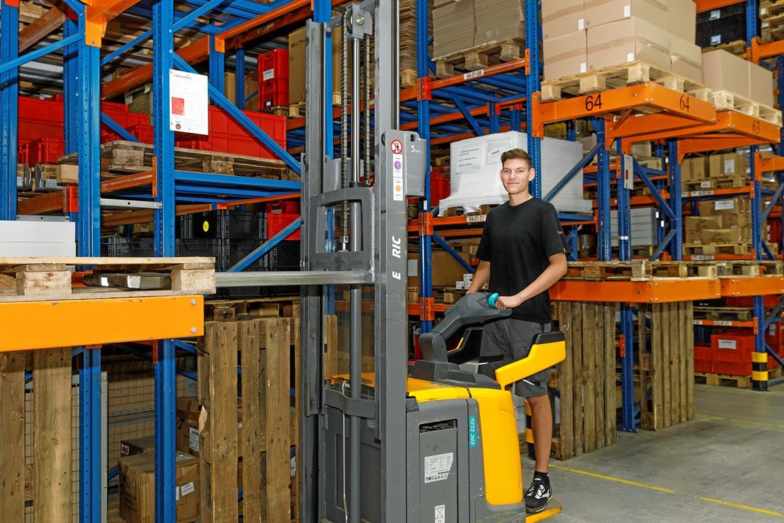 Timo Maurer hat im vergangenen Jahr eine Ausbildung zur Fachkraft für Lagerlogistik bei Lorch Schweißtechnik begonnen. Foto: Jörg Fiedler