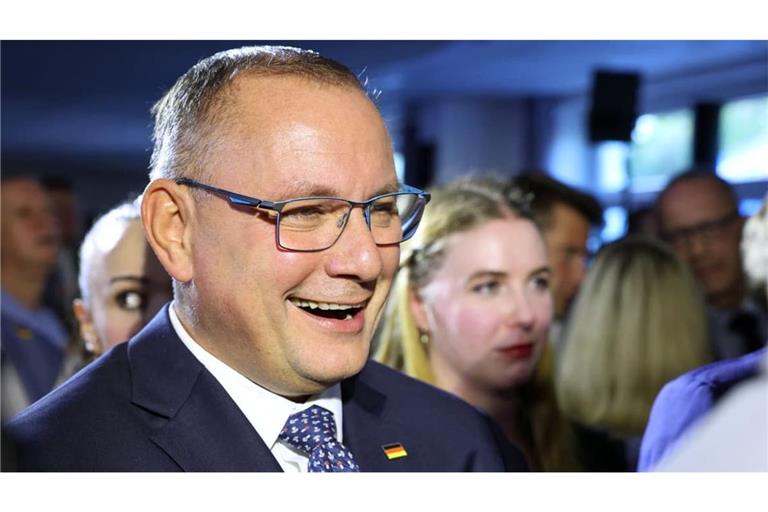 Tino Chrupalla, AfD-Bundesvorsitzender, reagiert auf der Wahlparty seiner Partei in der Eventlocation Seeterrasse.