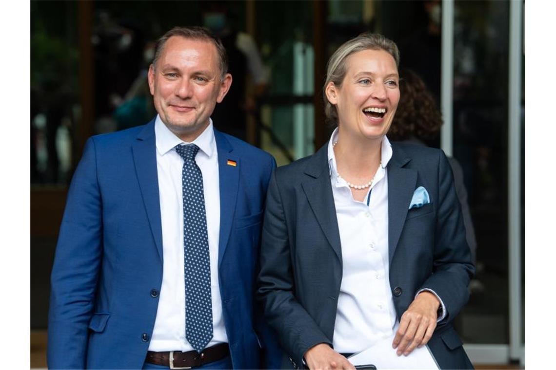 AfD-Fraktion wählt Weidel und Chrupalla als Vorsitzende Tino Chrupalla und Alice Weidel bilden die neue Doppelspitze der AfD-Fraktion im Bundestag. Foto: Bernd von Jutrczenka/dpa