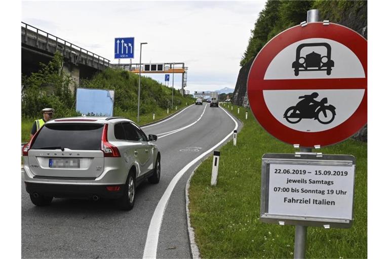 Tirol hatte zuletzt Fahrverbote auf Ausweichstrecken im Großraum Innsbruck durchgesetzt, um so die Dörfer in Autobahnnähe zu entlasten. Foto: Zeitungsfoto.At/Daniel Liebl/APA