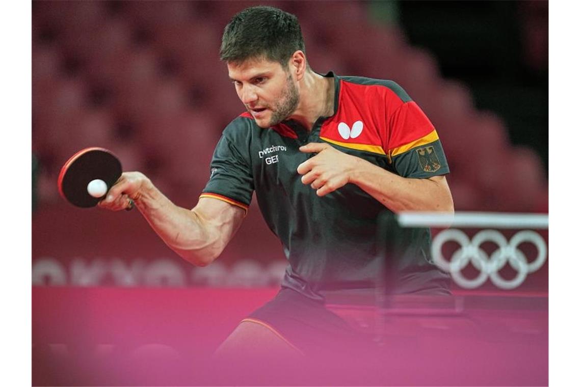 Tischtennis-Ass Dimitrij Ovtcharov hat sich ins Viertelfinale gespielt. Foto: Michael Kappeler/dpa
