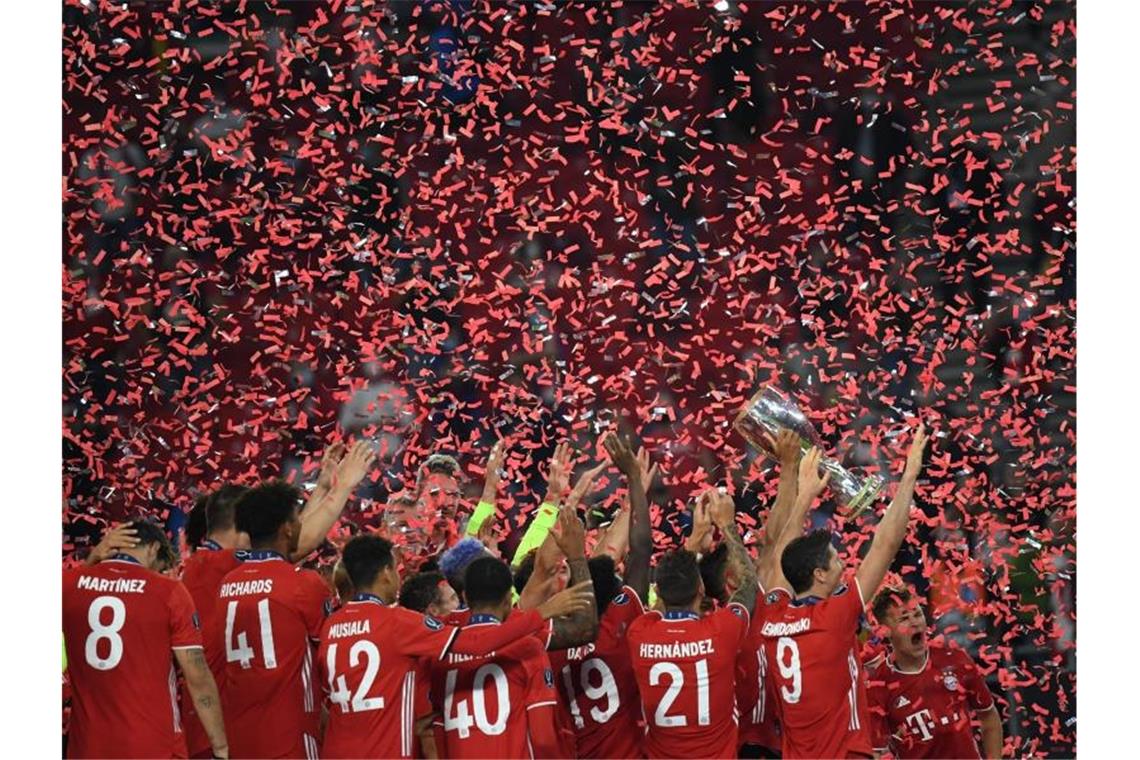 Bayern danken ihrem „Mr. Supercup“ - Neuer: Schön vor Fans