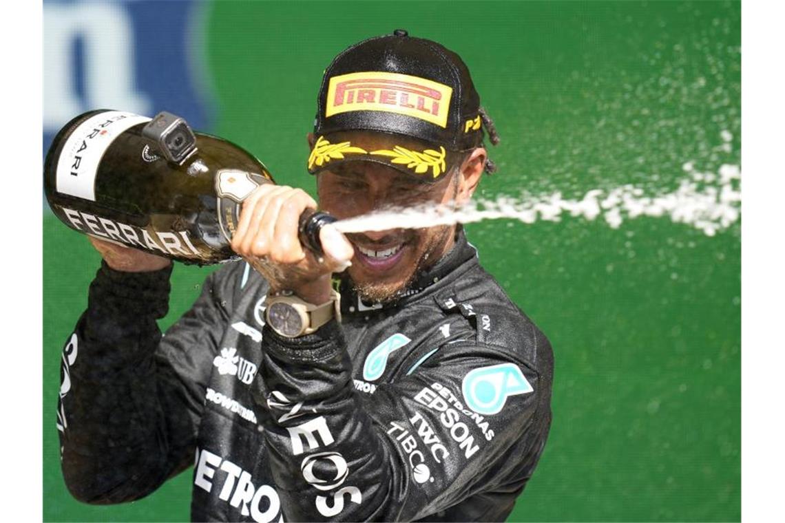 Titelverteidiger Lewis Hamilton will erneut Formel-1-Champion werden. Foto: Andre Penner/AP/dpa