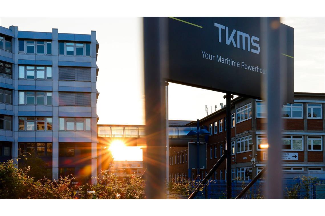 Deutschlands größte Marinewerft TKMS wird eigenständig TKMS hat Werftstandorte in Kiel und Wismar und beschäftigt rund 8.200 Menschen.