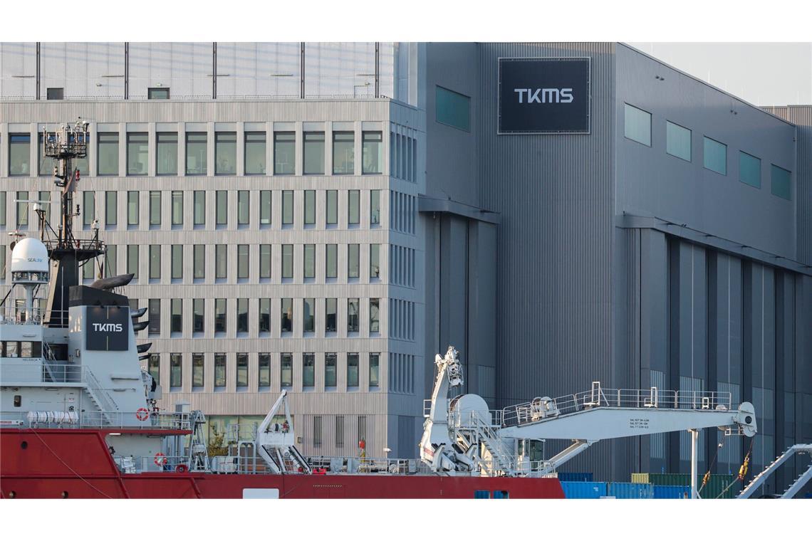 Deutschlands größte Marinewerft TKMS wird eigenständig TKMS wird eigenständig und geht an die Börse. hyssenkrupp behält allerdings mit 51 Prozent die Mehrheit an Deutschlands größtem Marineschiffbauer.