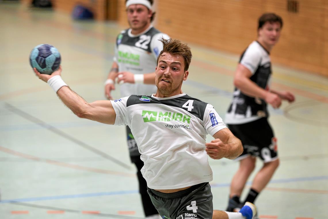 Tobias Gehrke (beim Wurf) hat nach fast einem Jahr Pause sein Comeback gefeiert. Foto: A. Becher