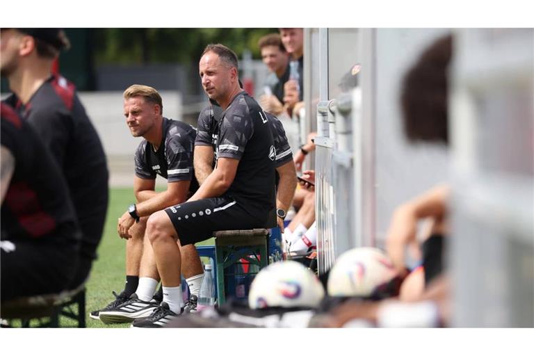 Tobias Rathgeb (Mitte) und seine U19 stehen vor dem Start in die Youth League.