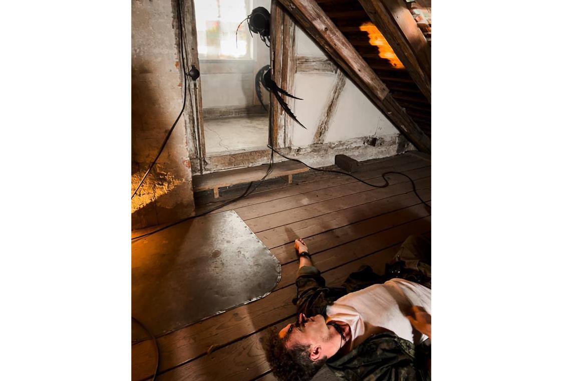 Ökohorror auf der Burg Reichenberg Tödliche Begegnung: Ein riesiges Insekt macht im Film „Nightwalker“ den Hauptfiguren das Leben schwer. Foto: privat