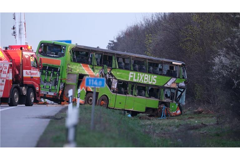 Tödlicher Busunfall auf der A9 bei Leipzig. (Archivbild)