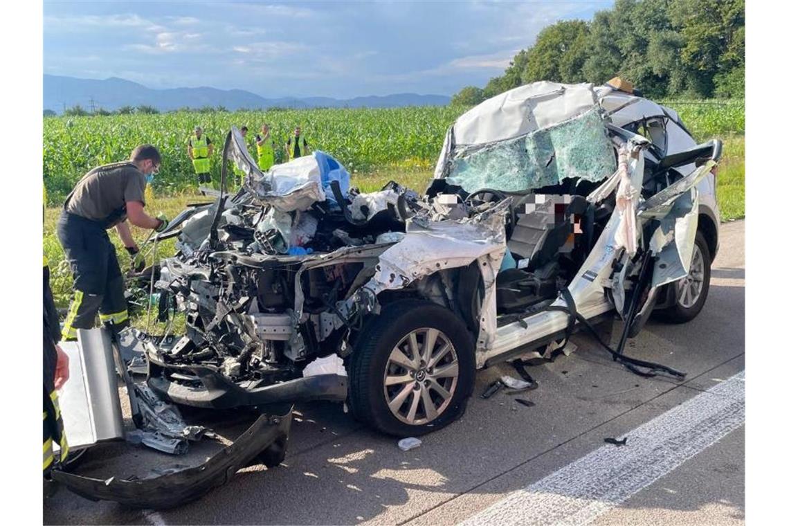 Tödlicher Unfall auf A5 zwischen Achern und Bühl. Foto: Christina Häußler/Einsatz-Report24/dpa