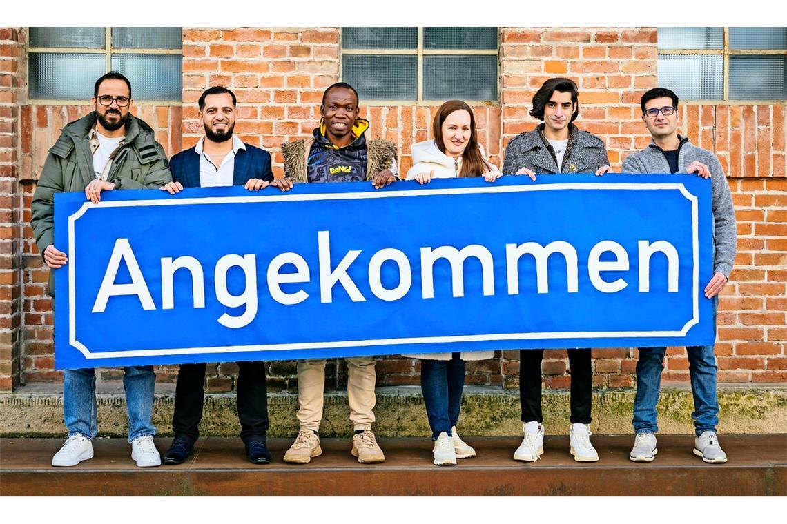 Togo, Syrien, Ukraine: Sechs Geflüchtete berichten auf der Bühne im Theaterhaus, wie ihnen in Deutschland der Neuanfang gelungen ist.