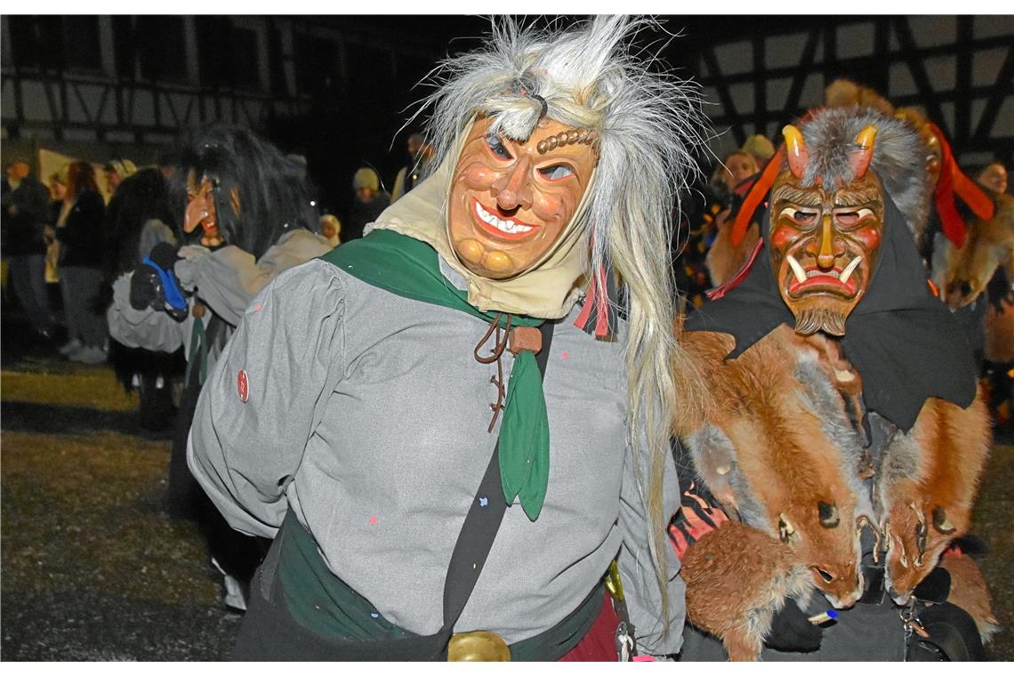 Tolle Stimmung  beim Nachtumzug und Narrensprung der 1. Narrenzunft Auenwald.