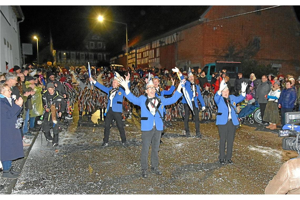 Tolle Stimmung  beim Nachtumzug und Narrensprung der 1. Narrenzunft Auenwald.