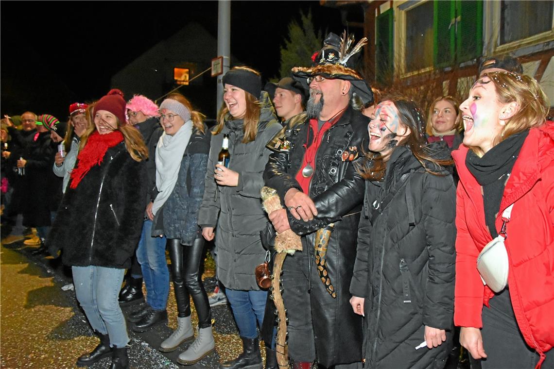 Tolle Stimmung  beim Nachtumzug und Narrensprung der 1. Narrenzunft Auenwald.