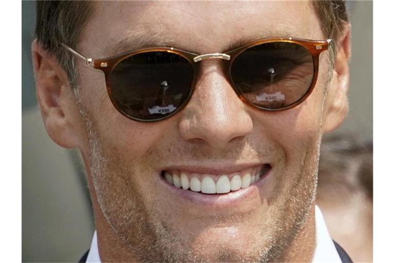 Tom Brady lässt sich eine Hintertür für ein Comeback offen. Foto: Andrew Harnik/AP/dpa