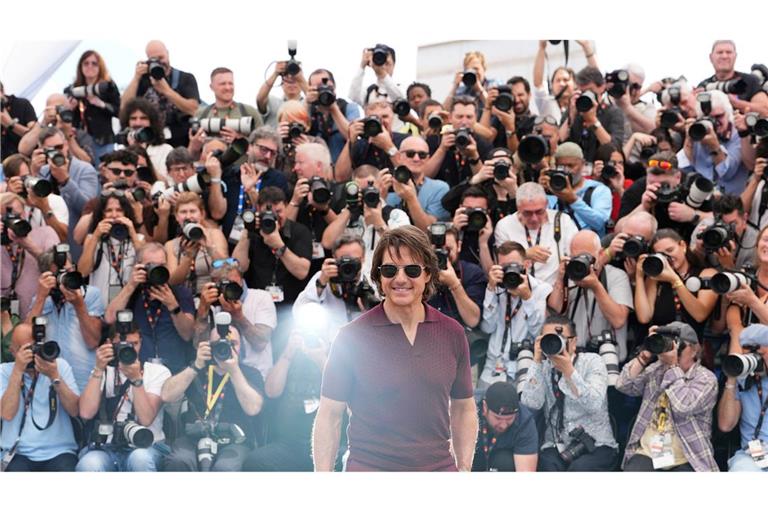 Tom Cruise posiert vor den Kameras während des Fototermins für den Film "Mission: Impossible - The Final Reckoning" bei den 78. Internationalen Filmfestspielen.