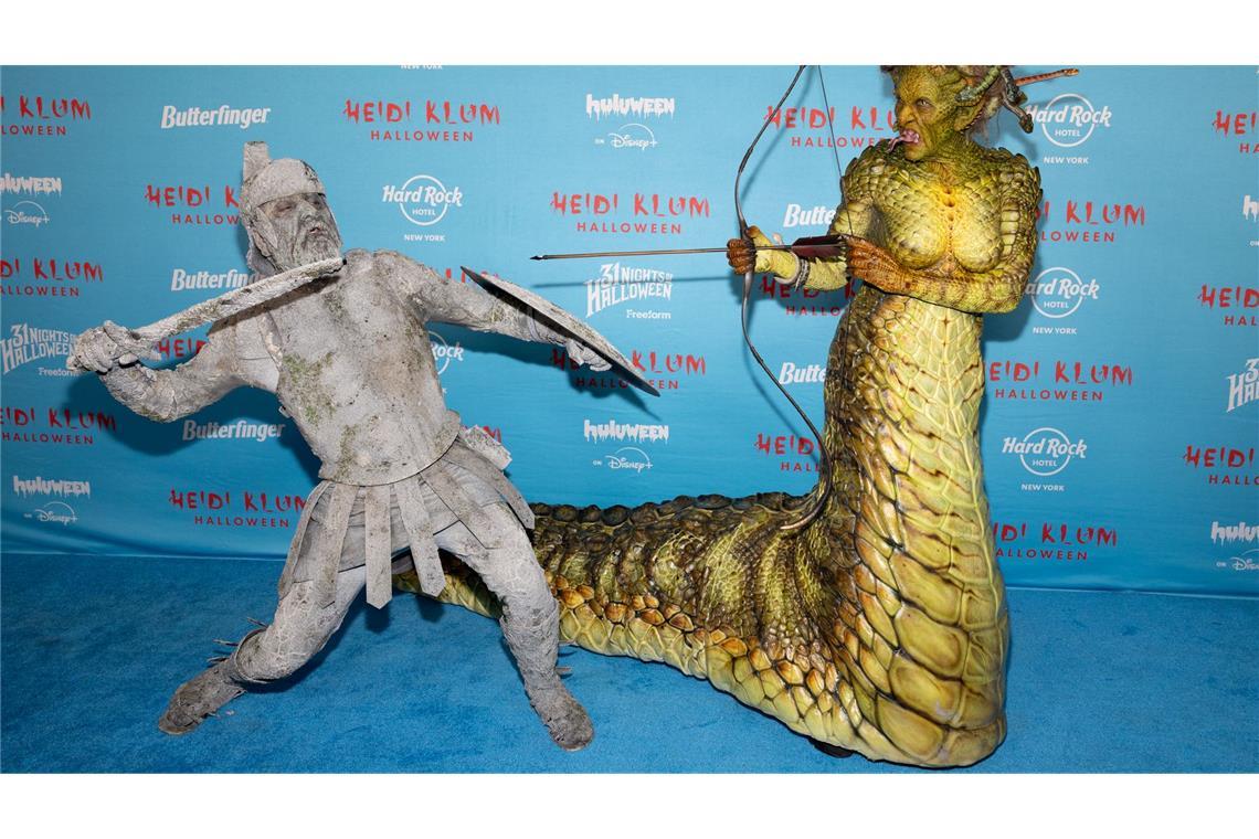 Bilder des Tages Tom Kaulitz (l) und Heidi Klum besuchen die 24. jährliche Halloween-Party von Heidi Klum.