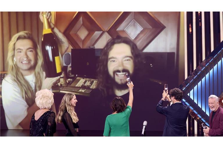 Tom und Bill Kaulitz freuen sich über den Deutschen Fernsehpreis.