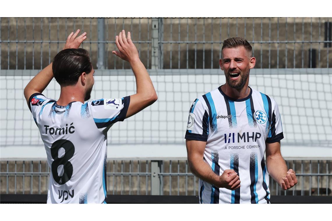 Traumtore und Emotionen – das sind die Bilder vom höchsten Saisonsieg Tomic und Braig jubeln.