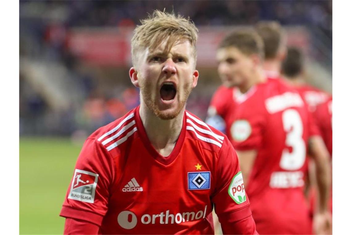 Tommy Doyle schoss den HSV in Paderborn spät zum Sieg. Foto: Friso Gentsch/dpa