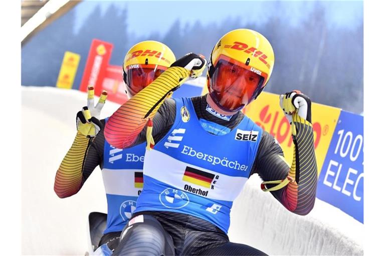 Toni Eggert (r) und Sascha Benecken haben den EM-Titel im Gesamtweltcup gewonnen. Foto: Martin Schutt/dpa-Zentralbild/dpa
