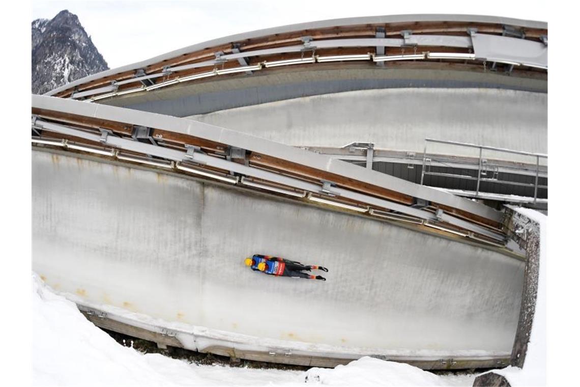 Toni Eggert und Sascha Benecken gewannen im Eiskanal der Kunsteisbahn am Königssee. Foto: Tobias Hase/dpa