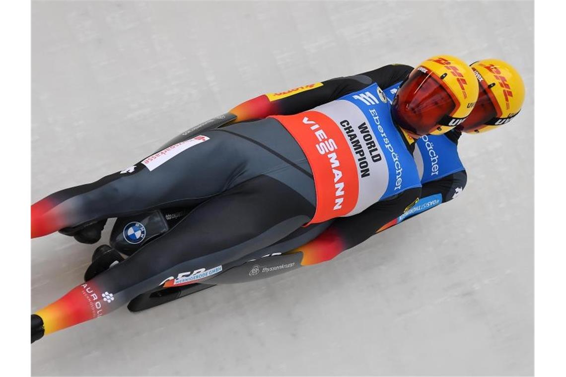 Toni Eggert und Sascha Benecken haben auf ihrer Heimbahn in Oberhof den ersten Weltcupsieg in diesem Winter eingefahren. Foto: Martin Schutt/dpa-Zentralbild/dpa