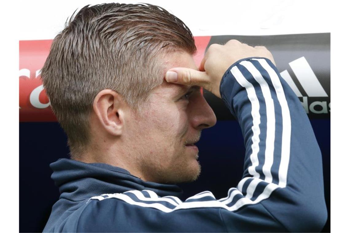 Madrid nach Horror-Saison vor schwerem Neuaufbau - mit Kroos Toni Kroos bleibt Real Madrid treu. Foto: Paul White/AP