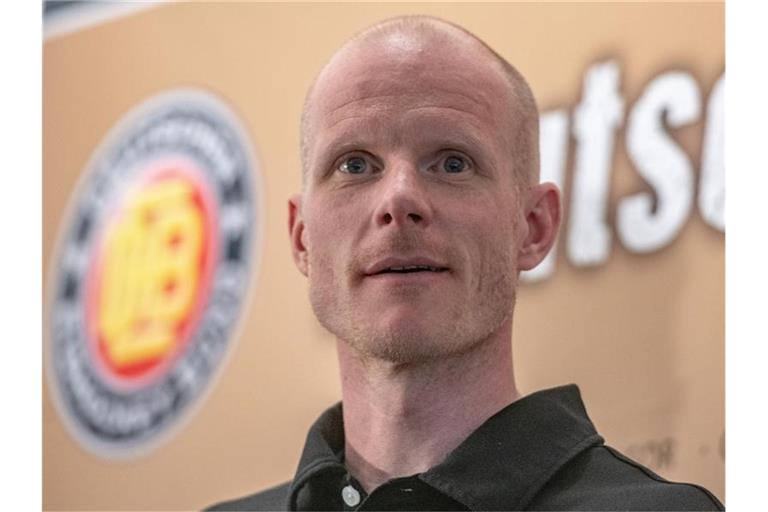 Toni Söderholm, Eishockey-Bundestrainer, nimmt an einer Pressekonferenz teil. Foto: Armin Weigel/dpa