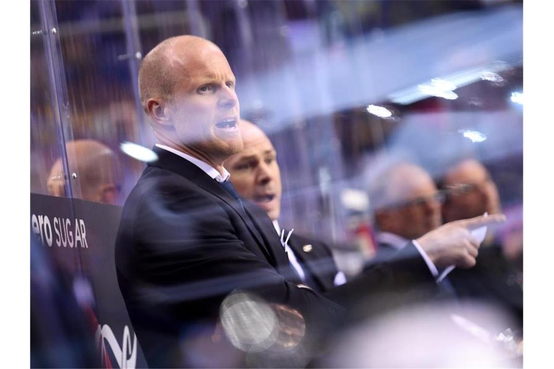 Draisaitl patzt und trifft: Deutscher Zittersieg zum Auftakt Toni Söderholm ist der Cheftrainer des DEB-Teams. Foto: Monika Skolimowska