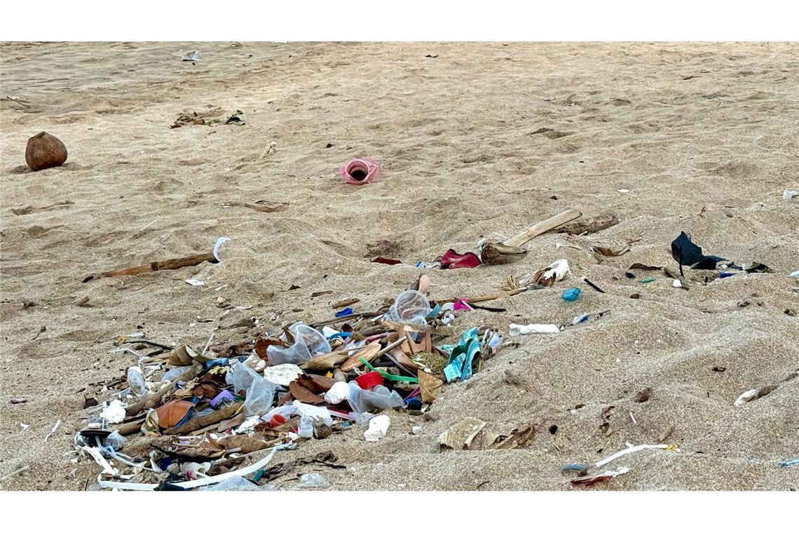 Tonnenweise Abfälle werden an viele Küsten gespült - wie hier auf Bali.