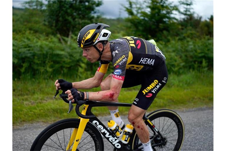Tony Martin hat sich bei einem Sturz Verletzungen zugezogen, fährt aber weiter. Foto: Daniel Cole/AP/dpa