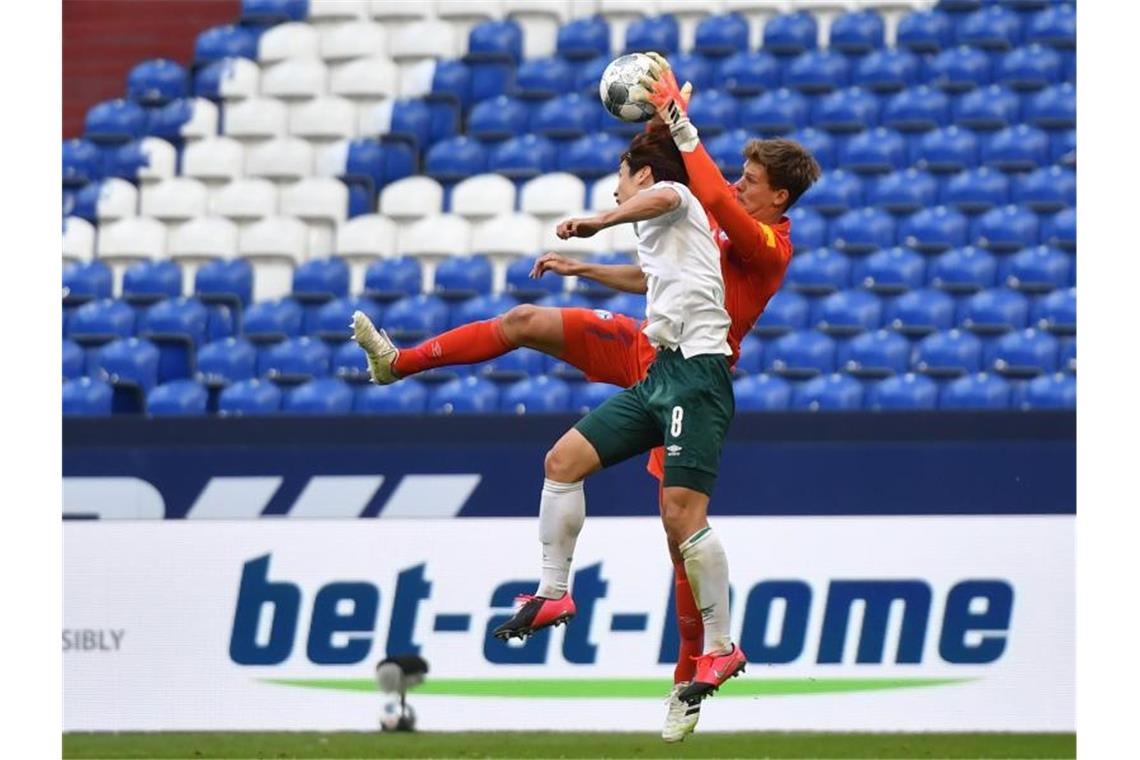 Torhüter Alexander Nübel stand gegen Bremen wieder in der Schalker Startelf. Foto: Bernd Thissen/dpa-Pool/dpa