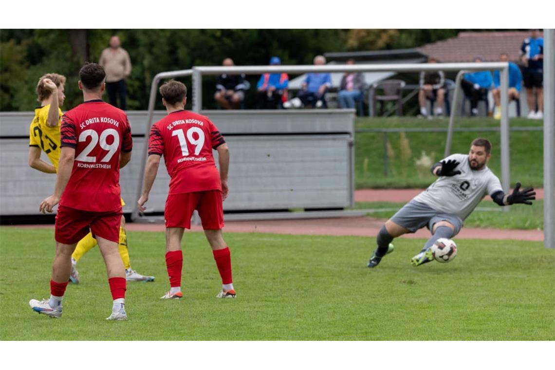 Torhüter&nbsp;<a data-li-document-ref="79531731" href="/artikel/fussball-bezirksliga-enzmurr-nach-35-niederlage-ueberwiegt-aerger-ueber-elfmeterpfiff-79531731">Arif Türkmen</a>&nbsp;(rechts) fehlt Drita Kosova Kornwestheim weiterhin gesperrt.