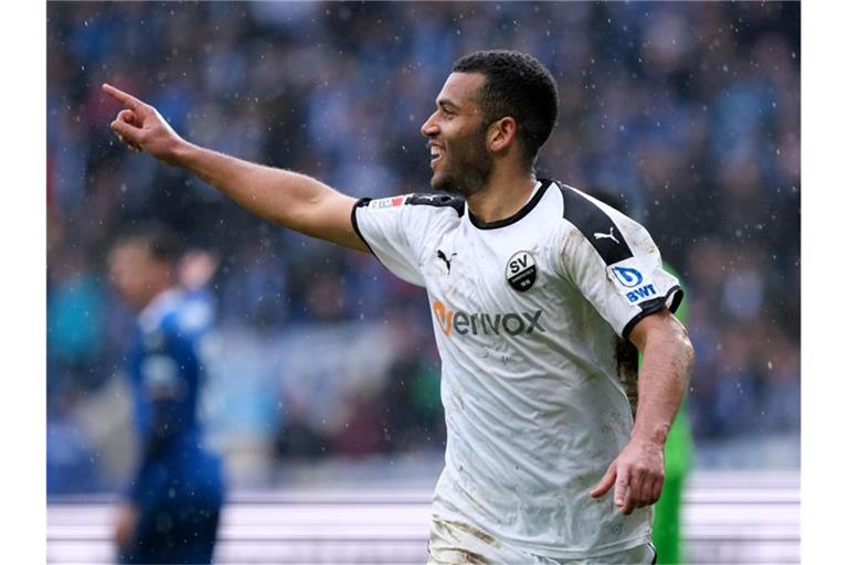 Torjäger Andrew Wooten vom SV Sandhausen bejubelt einen Treffer. Foto: Peter Steffen/Archivbild
