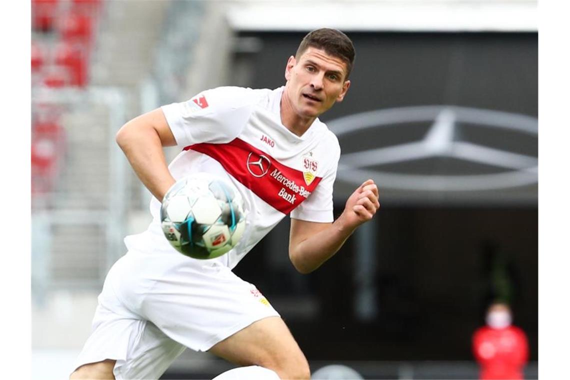 Magath würdigt Mario Gomez vor Abschied vom VfB Stuttgart Torjäger Mario Gomez während eines Spiels in Aktion. Foto: Tom Weller/dpa-Pool/dpa/Archivbild