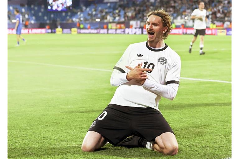 Torjubel mit typischer W-Geste: Nick Woltemade