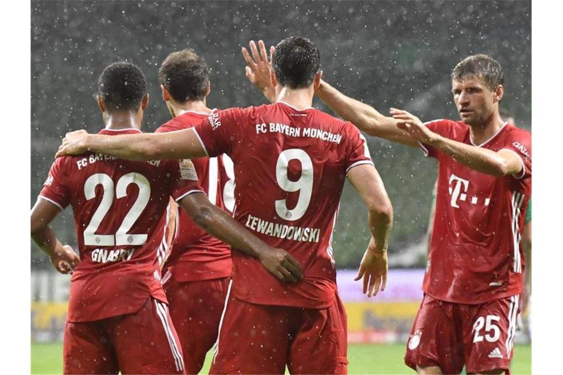 FC Bayern zum 30. Mal Meister - Paderborn steigt ab