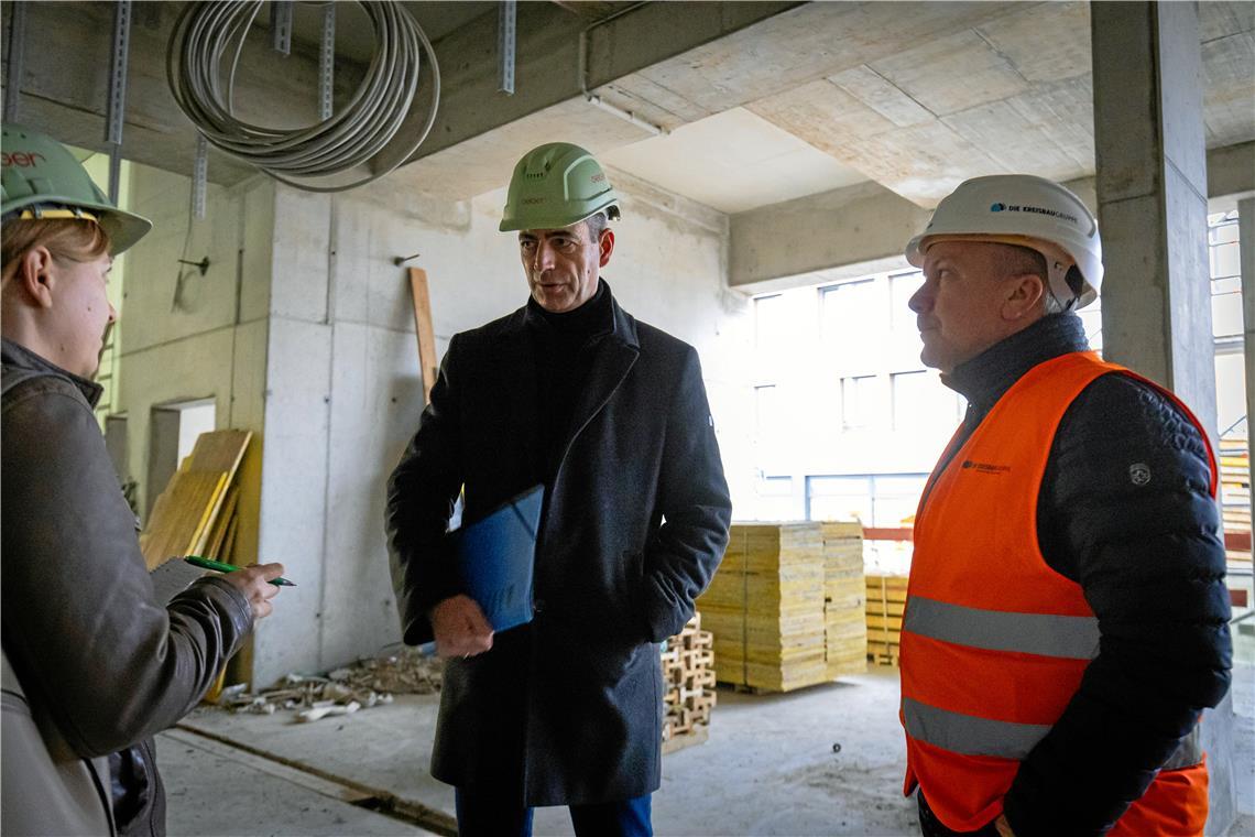 Kompliziertes Bauprojekt in Backnang schreitet voran Torsten Demand (links) und Joachim Schmitz sind mit dem Fortschritt zufrieden.