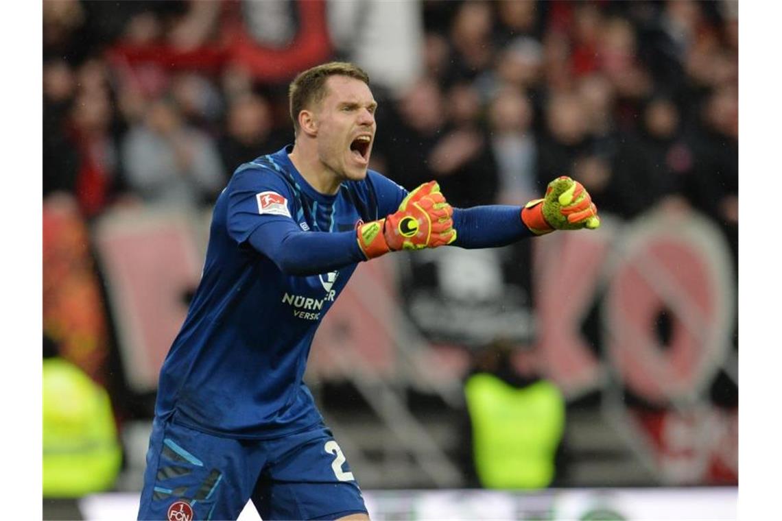 „Unglaublich wichtig“: 1. FC Nürnberg verlässt Abstiegsränge Torwart Christian Mathenia von Nürnberg gestikuliert. Foto: Timm Schamberger/dpa