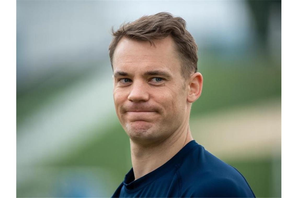 Stockender FCB-Vertragspoker: Gekränkter Neuer klagt an Torwart Manuel Neuer ist gerade in Vertragsverhandlungen mit dem FC Bayern München. Foto: Peter Kneffel/dpa