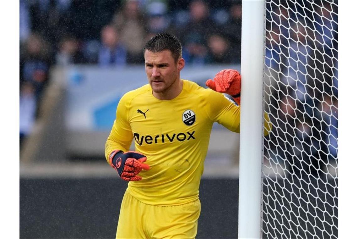 Sandhausens Schuhen wechselt nach Darmstadt: Frey kommt dazu Torwart Marcel Schuhen steht im Tor. Foto: Peter Steffen/Archivbild