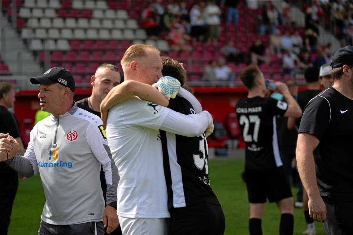 Torwart Maximilian Reule (links) mit  Lukas Stoppel.