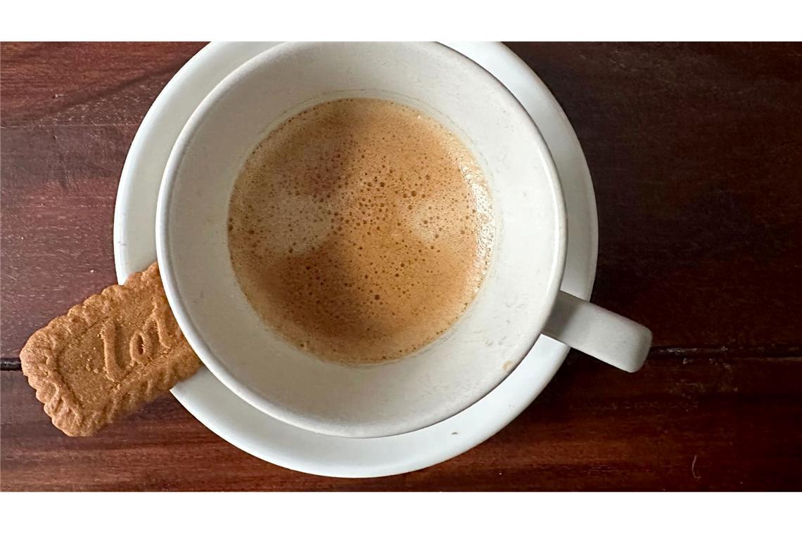 Total 2025: Frischer Kaffee und dazu ein kleiner Keks, ein Karamellkeks. (Archivbild)