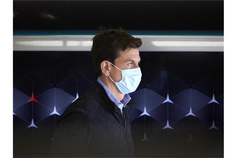 Toto Wolff, Teamchef und Geschäftsführer des Formel-1-Teams Mercedes-AMG Petronas, hält sich an die Regeln. Foto: Steve Etherington/Mercedes-Benz Grand Prix Ltd./dpa