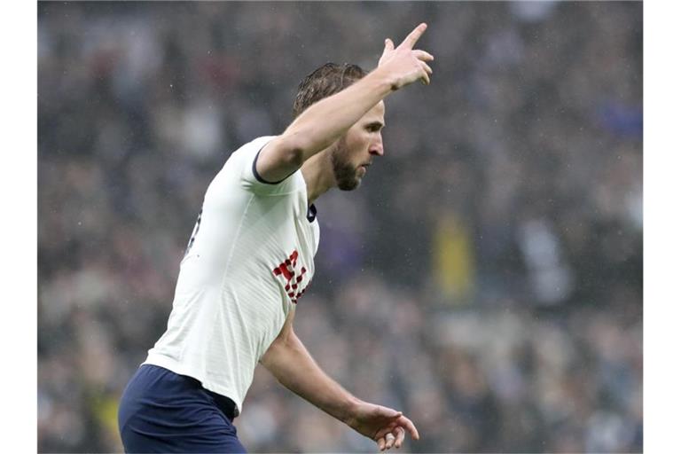 Tottenhams Harry Kane bejubelt seinen Ausgleichstreffer zum 1:1. Foto: Petros Karadjias/AP/dpa