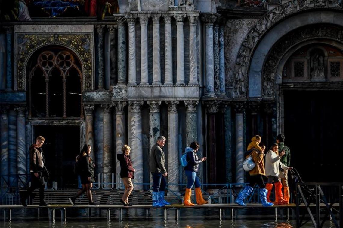 Venedig kämpft gegen neue Fluten - Schäden am Markusdom