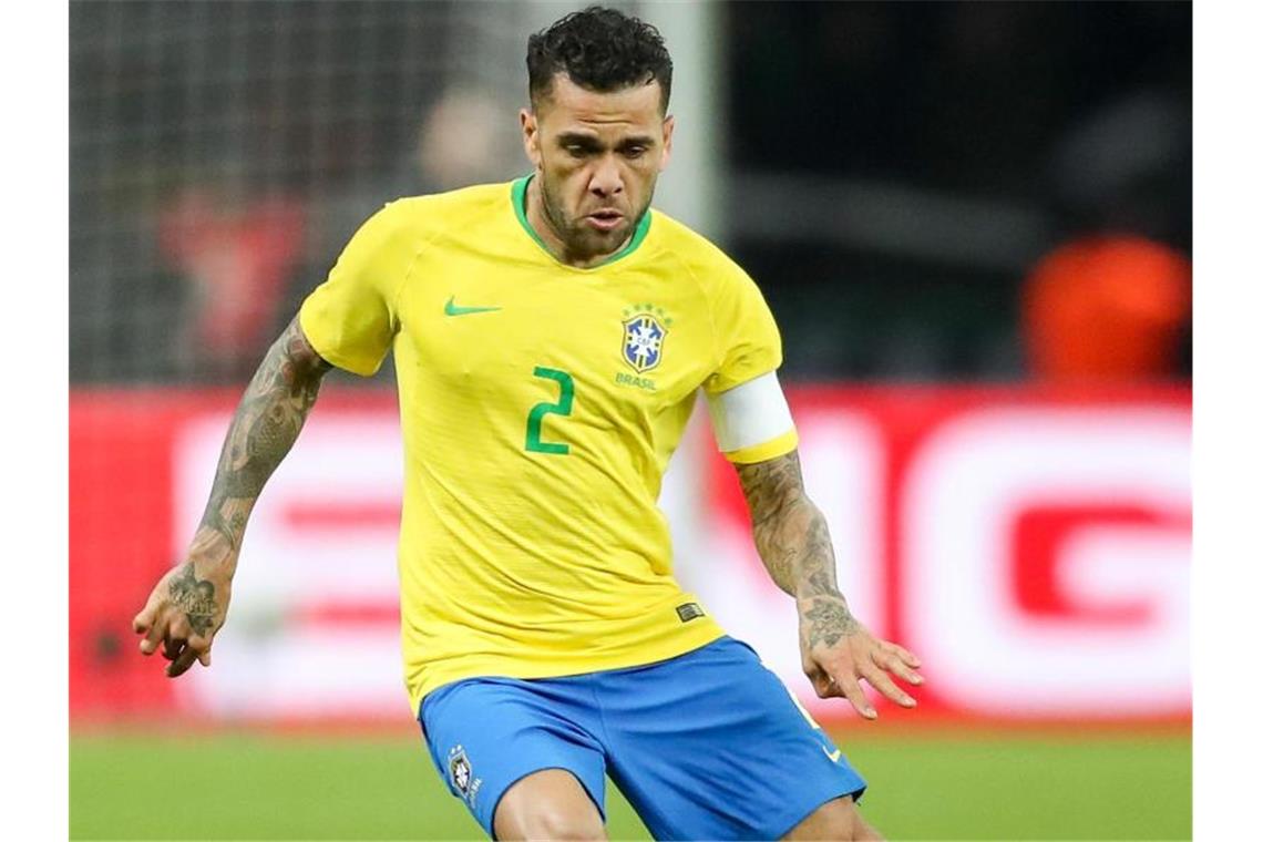 Trägt wieder die Kapitänsbinde der brasilianischen Nationalmannschaft: Dani Alves. Foto: Jan Woitas