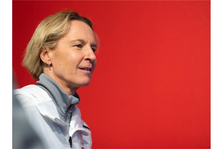 Träumt vom WM-Pokal: Bundestrainerin Martina Voss-Tecklenburg. Foto: Sebastian Gollnow